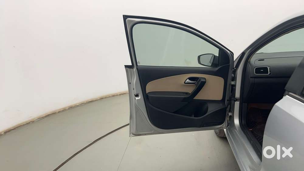 Volkswagen Polo Petrol Highline 1.2l, 2016, Petrol