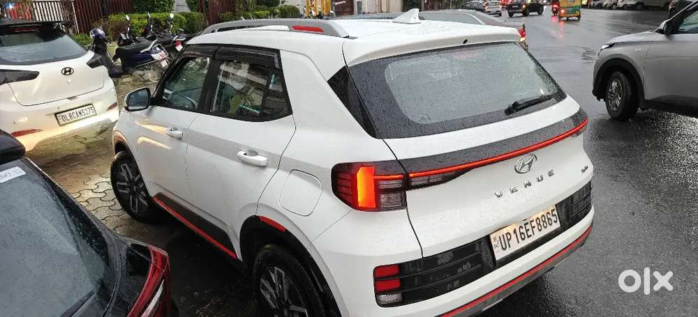 Hyundai Venue 2024 Petrol 25000 Km Driven Noida