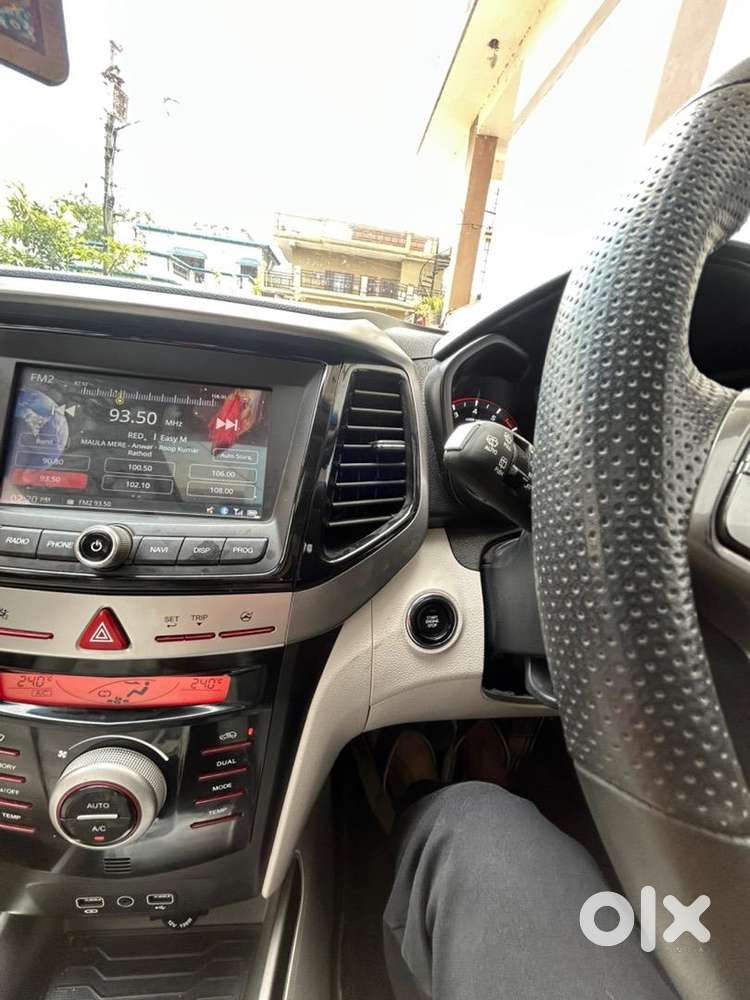 Mahindra Xuv300 Turbosport Petrol Well Maintained
