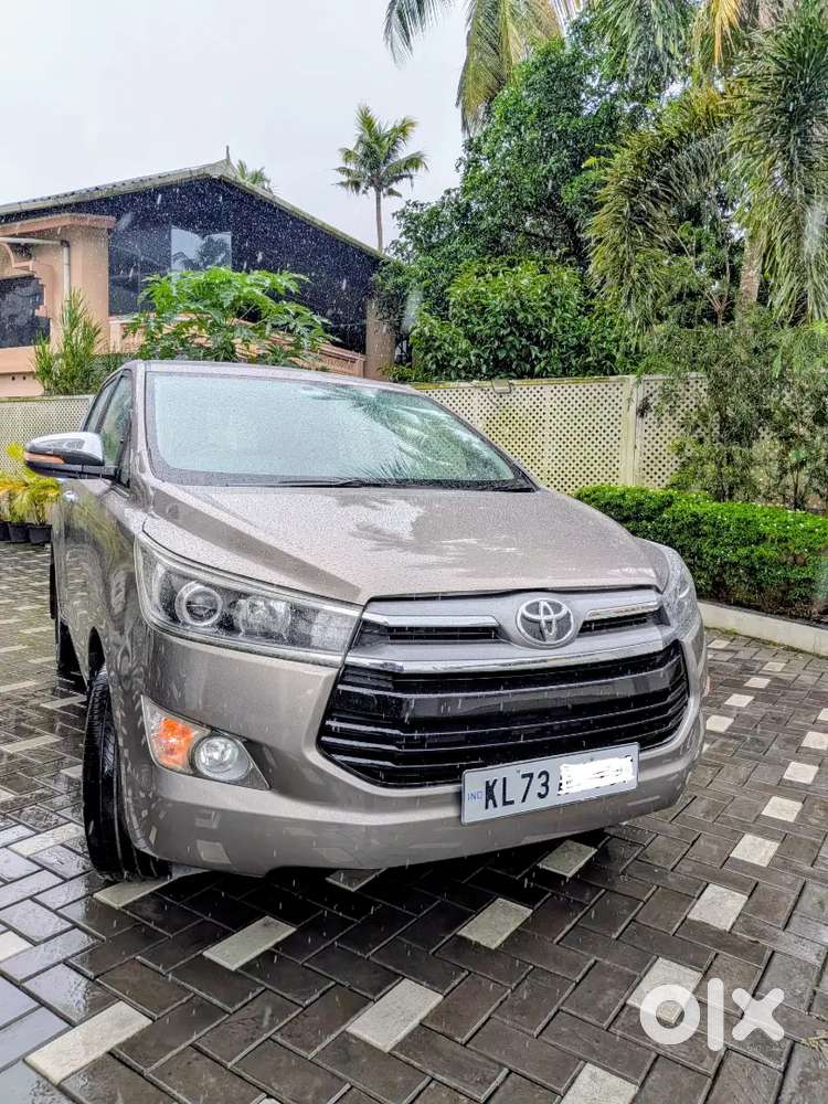 Toyota Innova Crysta 2.8 At Top 2016
