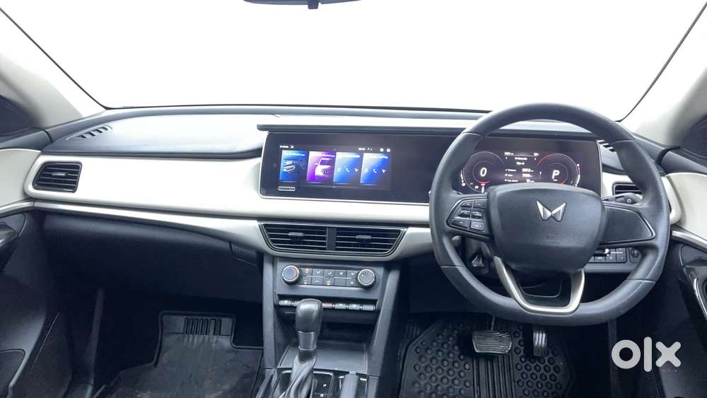 Mahindra Xuv700 2.0 Ax 5 Petrol At Str, 2022, Petrol