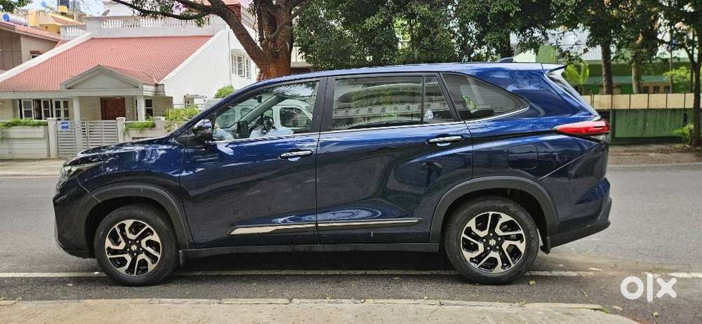 Toyota Innova Hycross 2.0 Vx (o) Hybrid 7 Str, 2023, Petrol