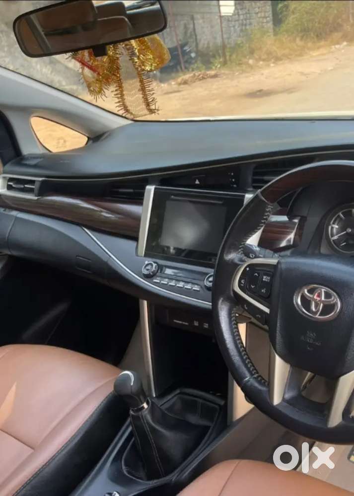 Innova Crysta 2.4 V 2020