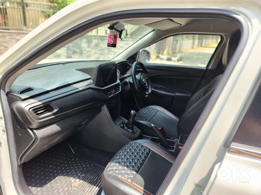 Maruti Suzuki Brezza 1.5 Lxi Smart Hybrid, 2024, Petrol