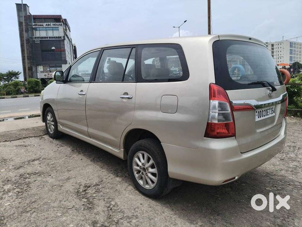 Toyota Innova 2.5 Vx (diesel) 8 Seater Bs Iv, 2014, Diesel