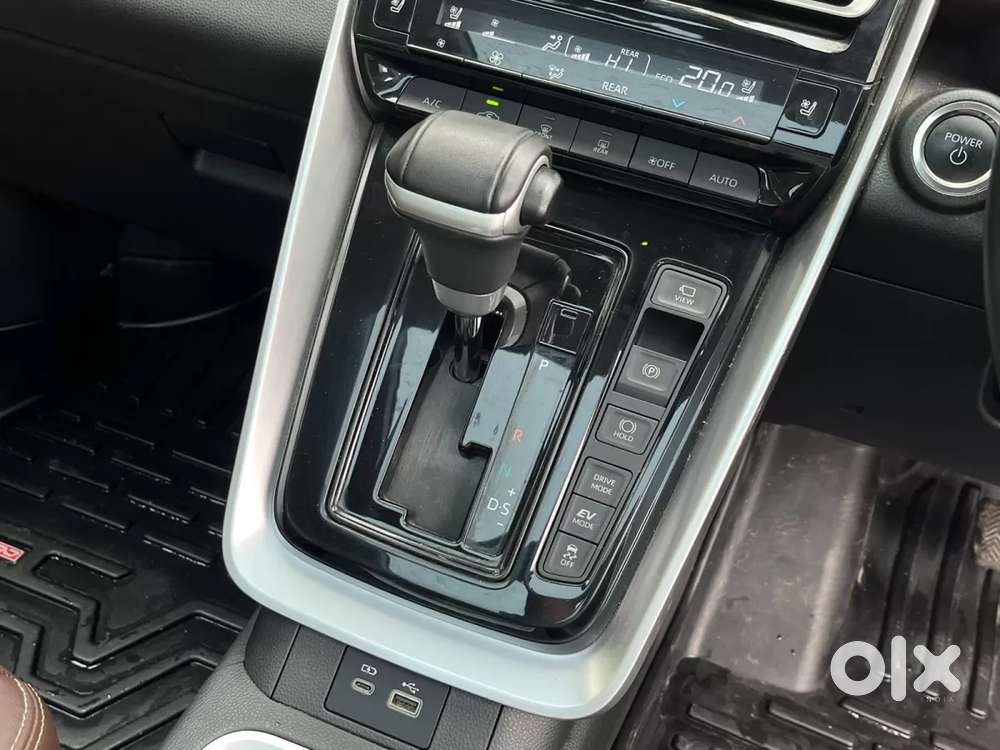 Toyota Innova Hycross 2.0 Zx (o) Hybrid 7 Str, 2025, Petrol