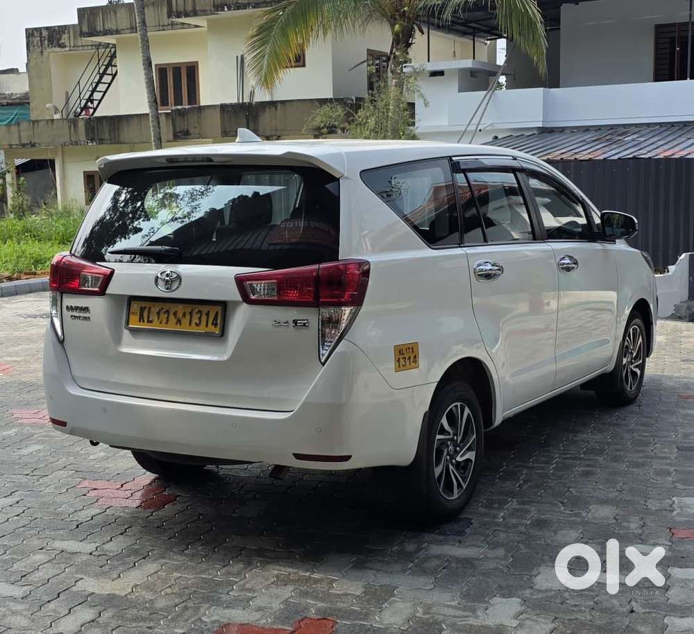 Toyota Innova Crysta 2.4 G Plus Mt 8 Str, 2022, Diesel