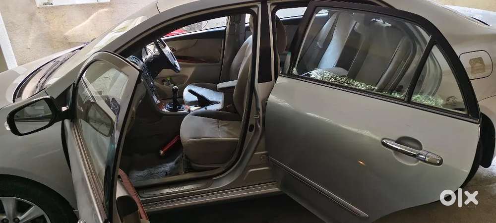 Toyota Corolla Altis 1.8 G, Petrol 2010 Silver Car