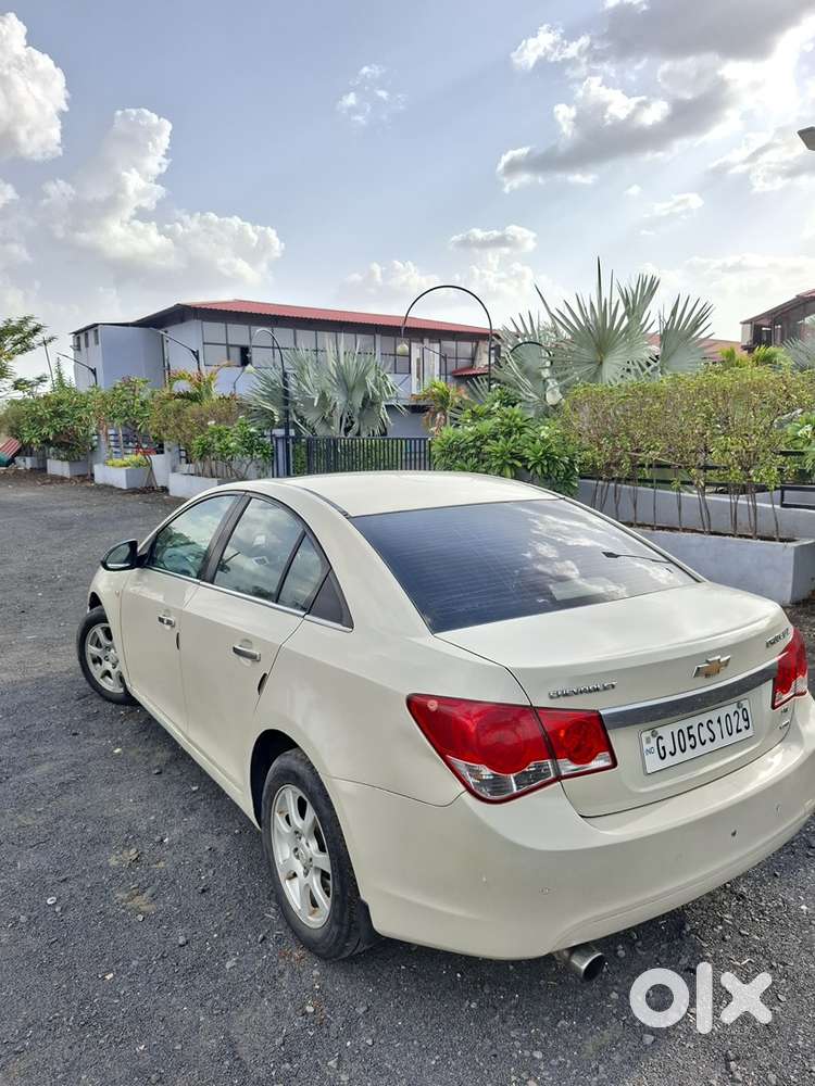 Chevrolet Cruze Diesel 2011. Top Model With Sunroof.