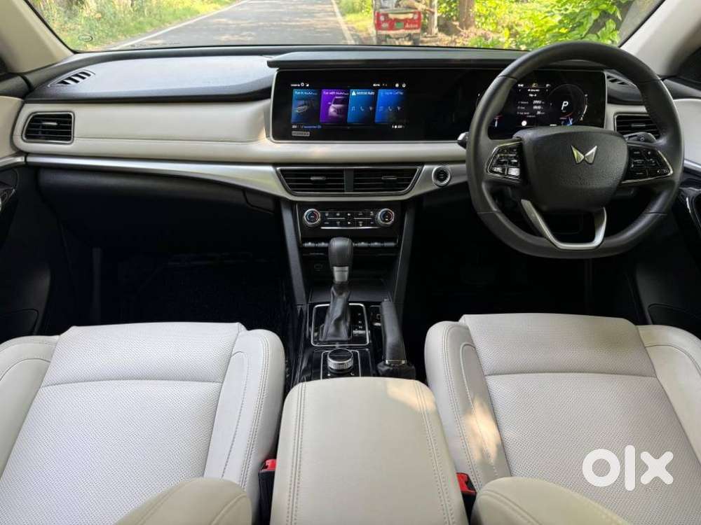 Mahindra Xuv700 2.0 Ax 7 Petrol At Str, 2024, Petrol