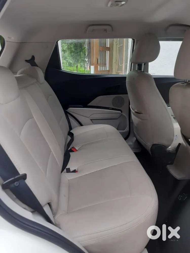 Xuv 300 Very Less Used As Good As New With All Mahindra Accessories
