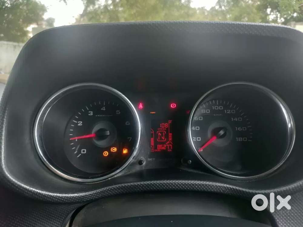 Mahindra Tuv 300 T8 Amt, 2015, Diesel