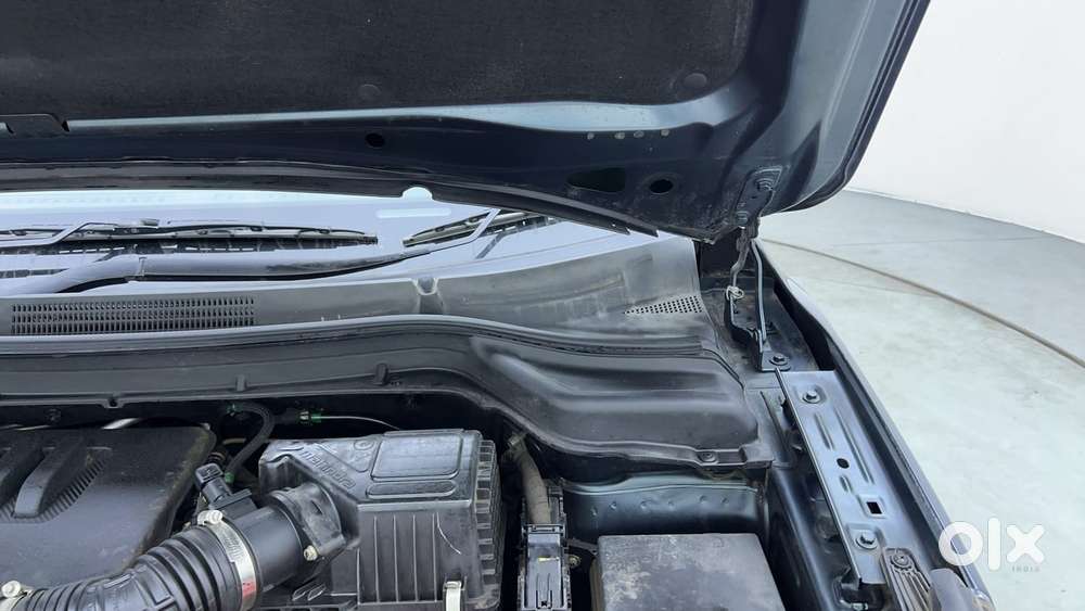 Mahindra Xuv300 W8 (o) 1.5 Diesel Amt, 2023, Diesel
