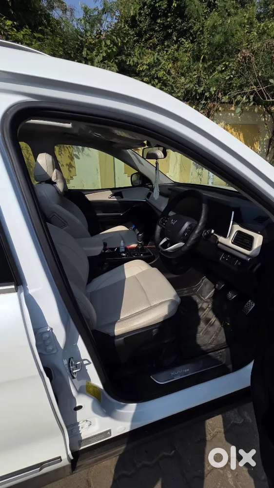 Mahindra Xuv700 2025 Diesel 30000 Km Driven