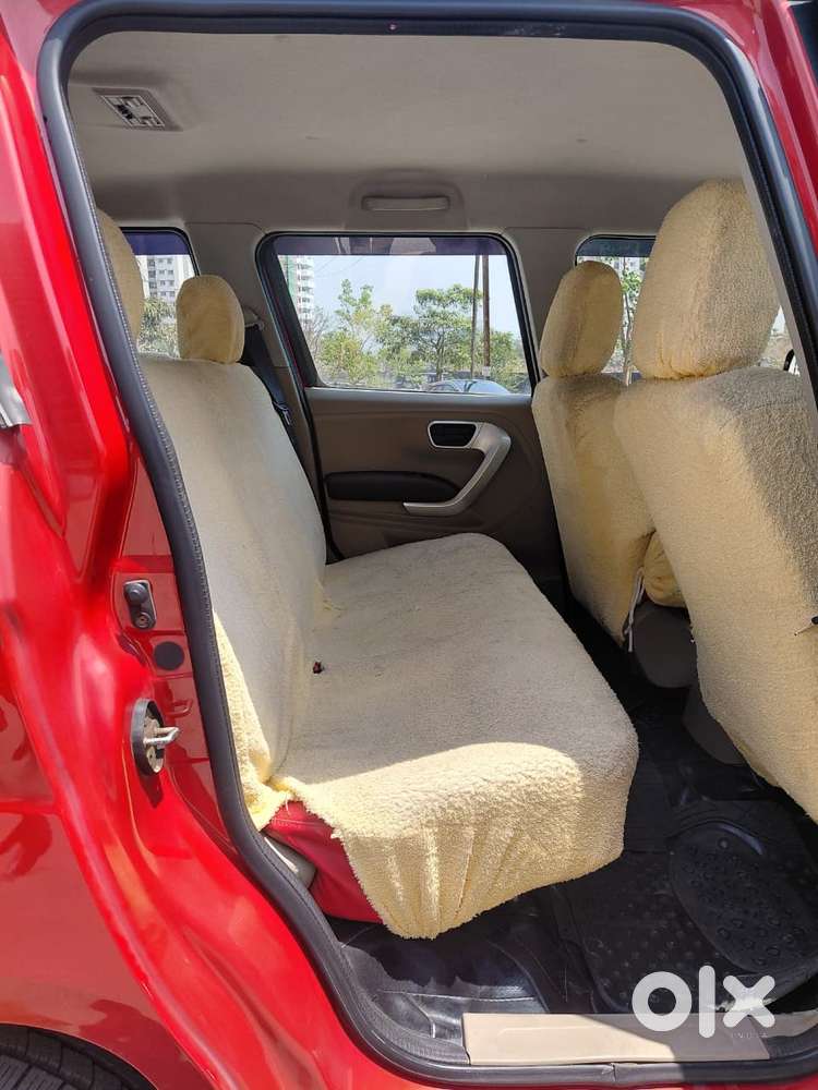 Mahindra Tuv 300 Mhawk100 T8 Dual Tone, 2016, Diesel