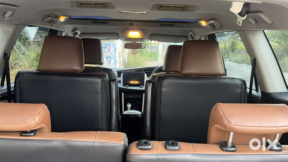 Toyota Innova Crysta 2.8 Zx At 7 Seater, 2017, Diesel