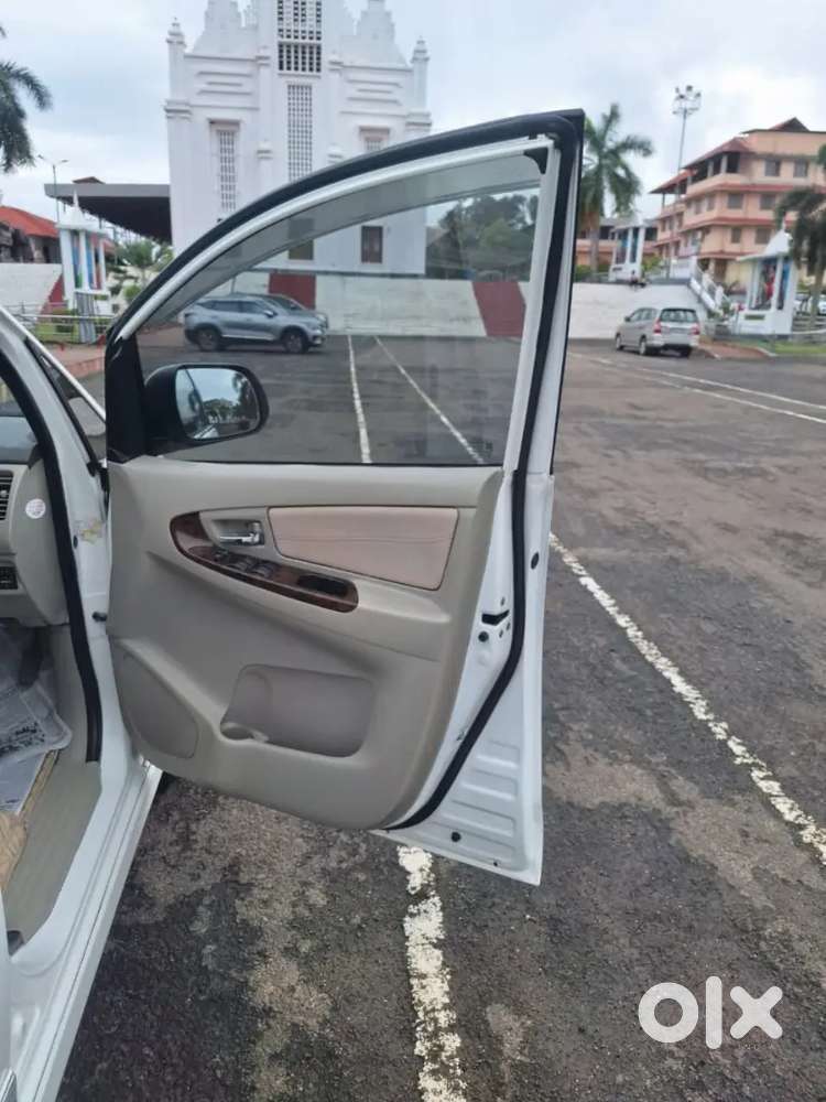 Innova 2.5 V Diesel (2014)