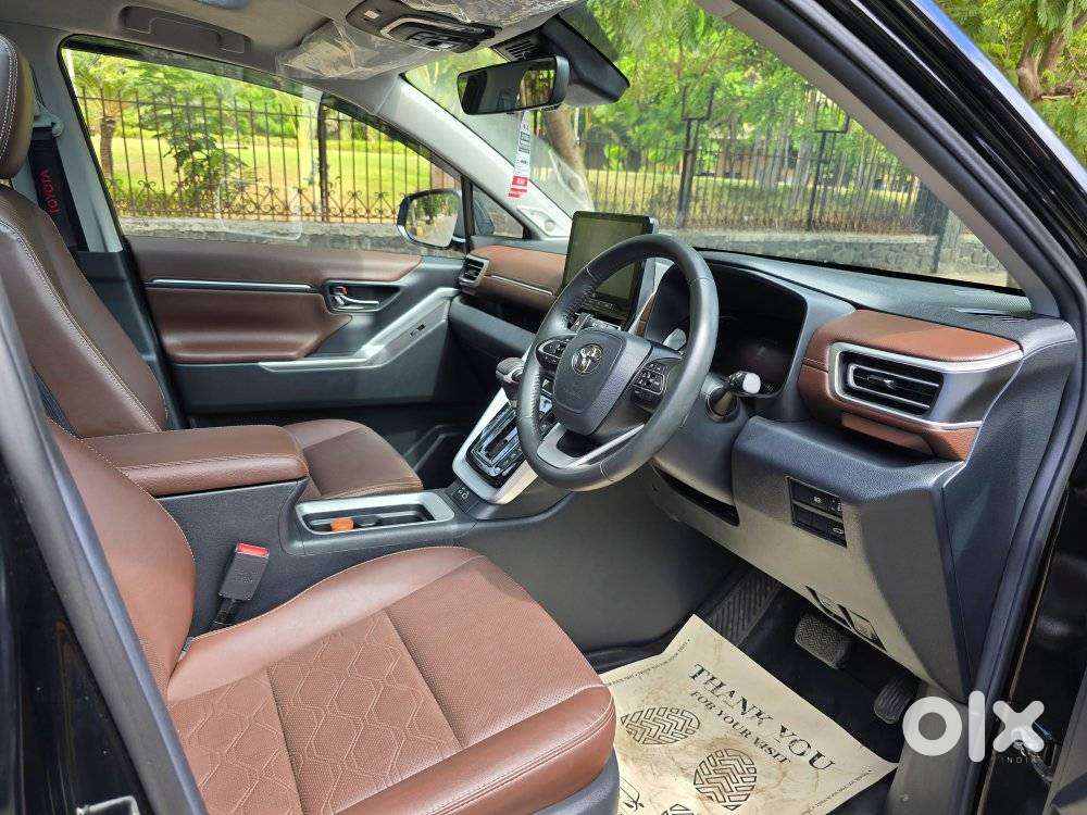 Toyota Innova Hycross 2.0 Zx (o) Hybrid 7 Str, 2025, Petrol