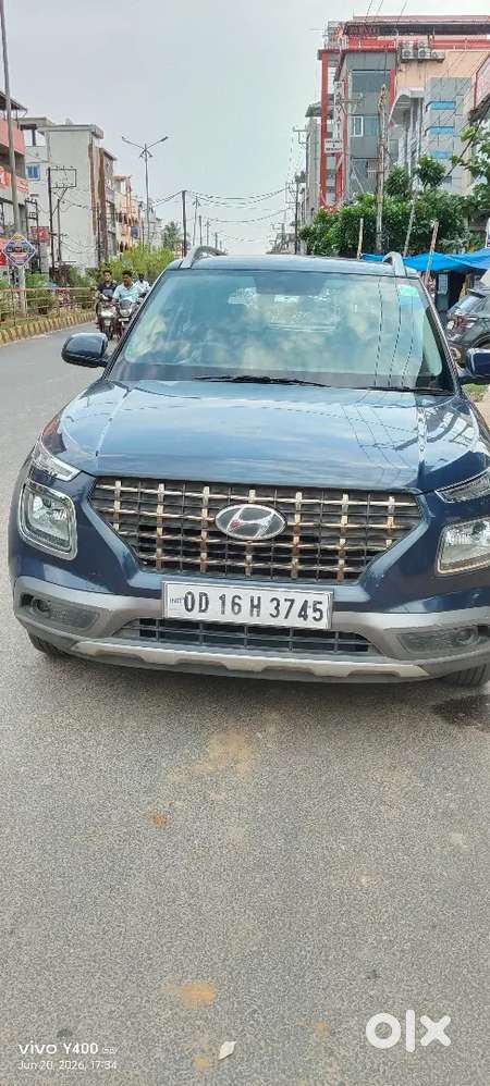Hyundai Venue 2020 December,petrol 94000 Km Driven
