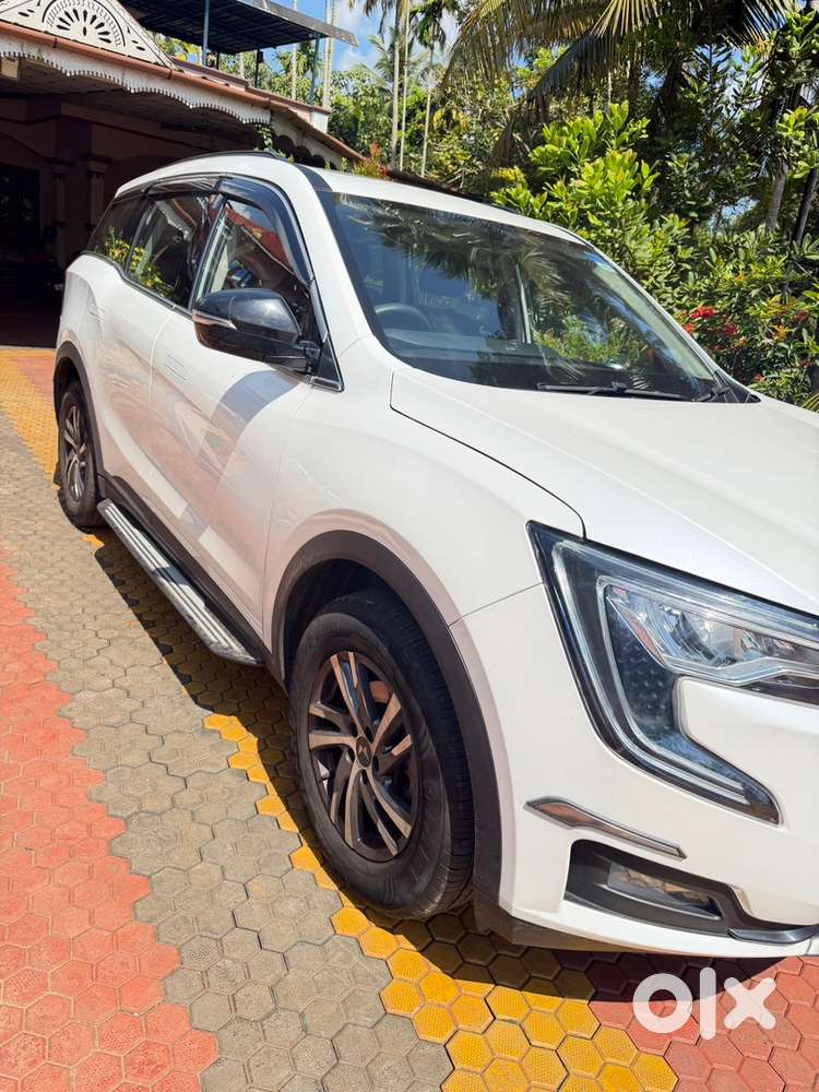 Mahindra Xuv700 Petrol 2023 Low Km Family Used Good Condition Vehicle