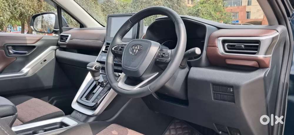 Toyota Innova Hycross 2.0 Vx Hybrid 8 Str, 2025, Petrol