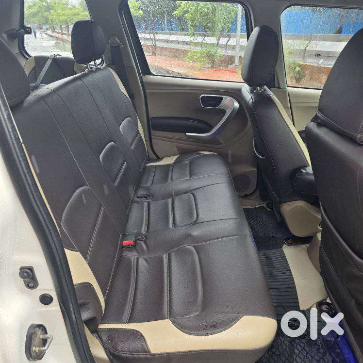 Mahindra Tuv 300 T8 Amt (automatic), 2015, Diesel