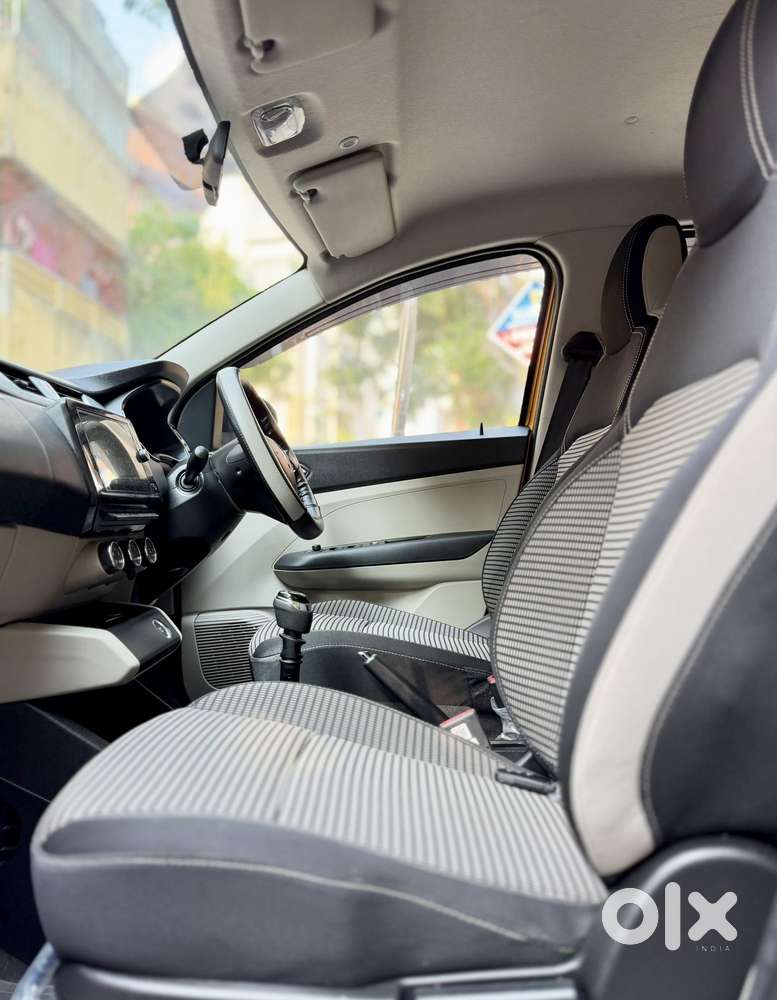Renault Triber 1.0 Rxz Dual Tone, 2023, Petrol