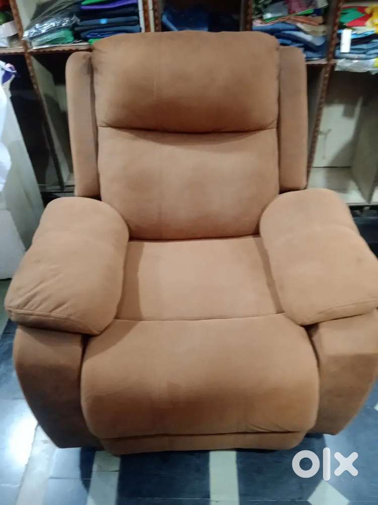 Recliner chair with push back