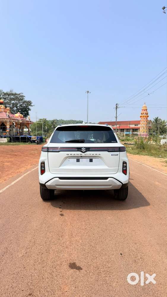 Maruti Suzuki Grand Vitara 1.5 Alpha Smart Hybrid At, 2023, Petrol