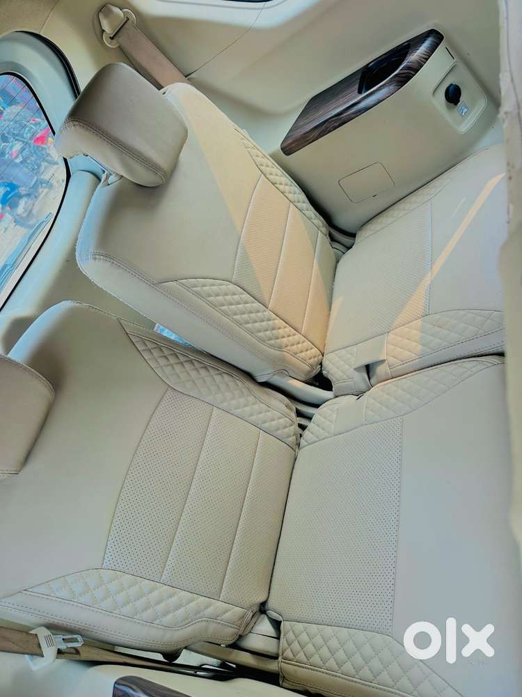 2 Key Sound System, Reverse Camera, Auto Mirror Folding Auto Window