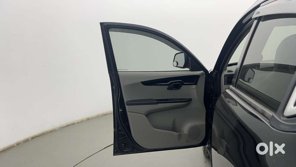 Mahindra Kuv 100 2016-2017 Mfalcon G80 K8, 2016, Petrol