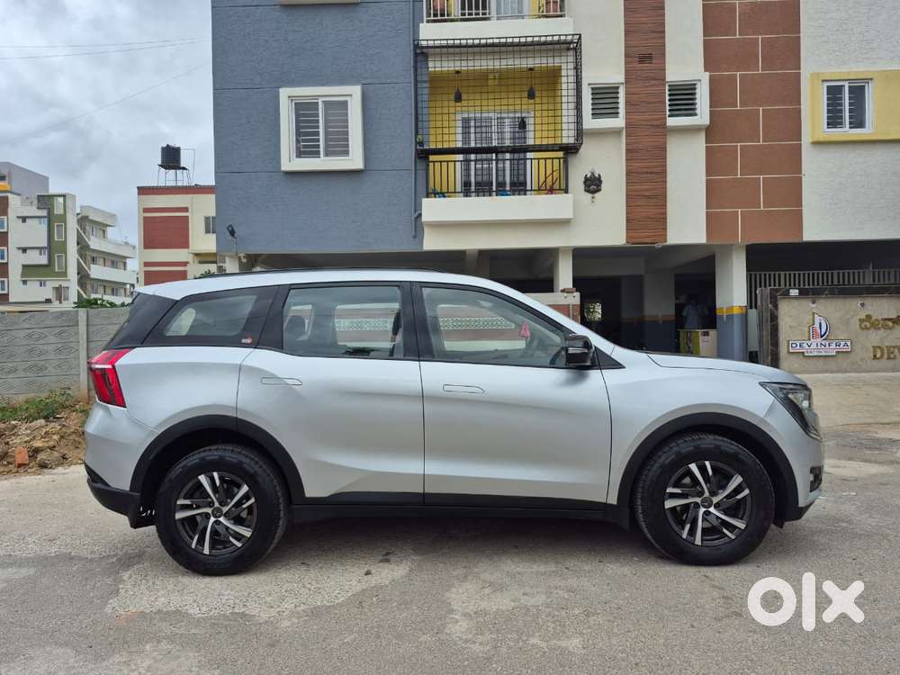 Mahindra Xuv700 Ax 5 Petrol Mt Str (e), 2022, Petrol