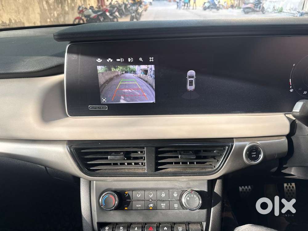 Mahindra Xuv700 2.0 Ax 5 Petrol At Str, 2026, Petrol