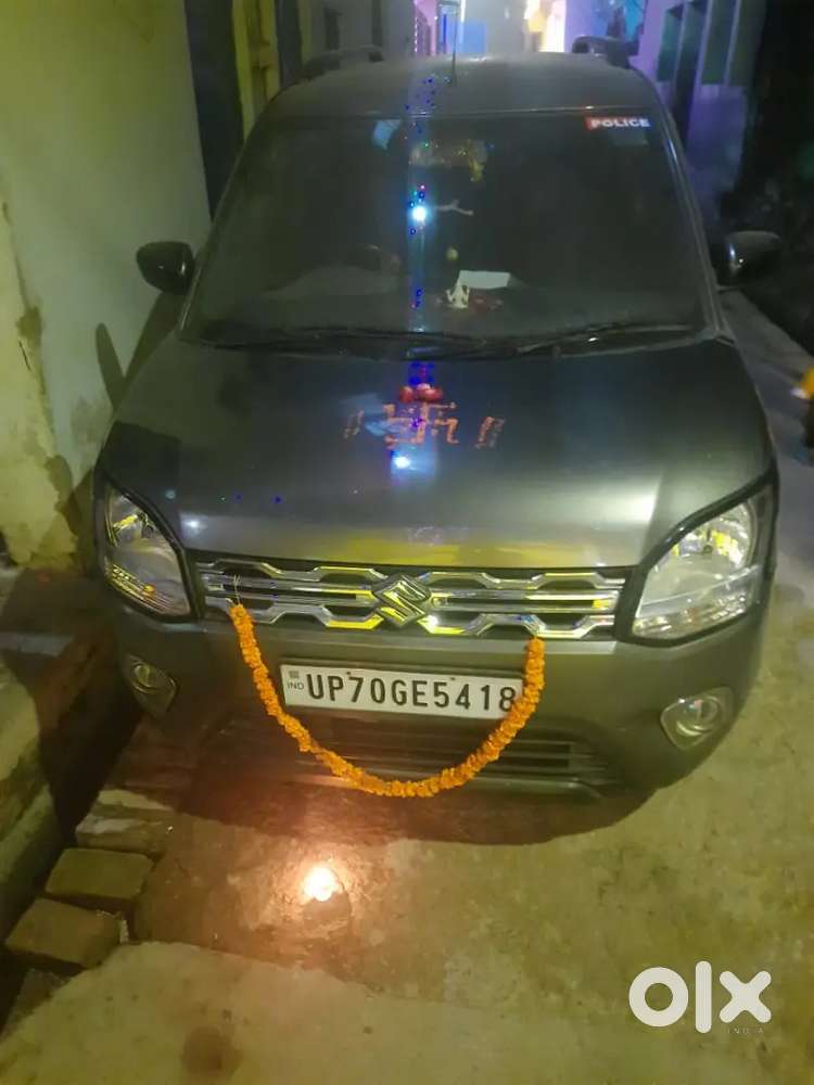 कार एकदम नई है और Full वारिन्ट मे है