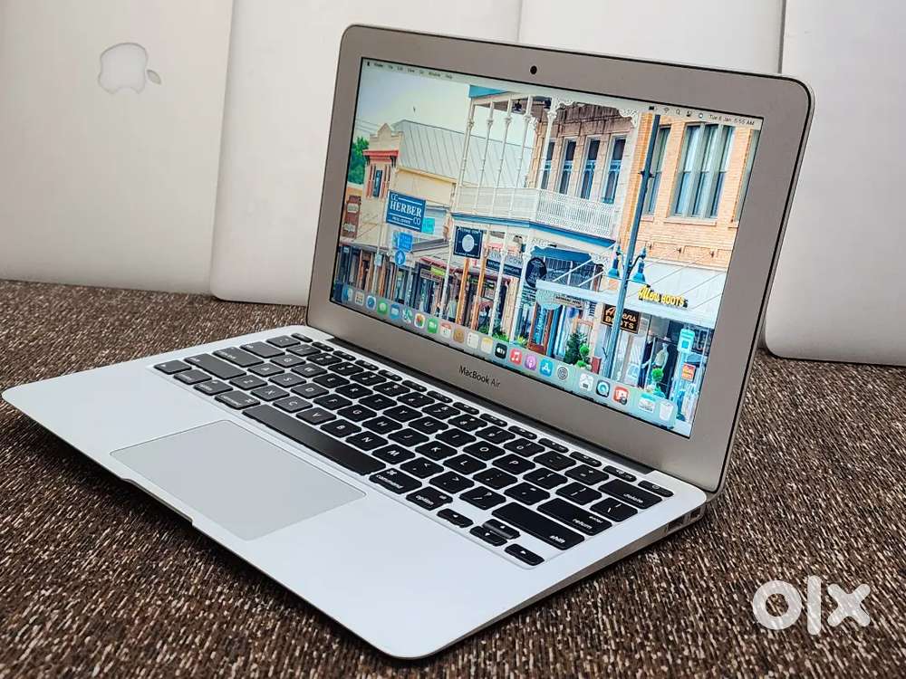 Apple Macbook Air 11inch A1465 Rare Model i5 4gb 128gb SSD