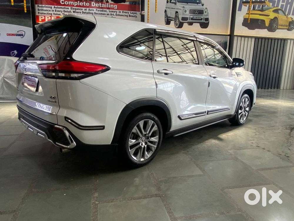 Toyota Innova Hycross 2.0 Zx Hybrid 7 Str, 2025, Petrol