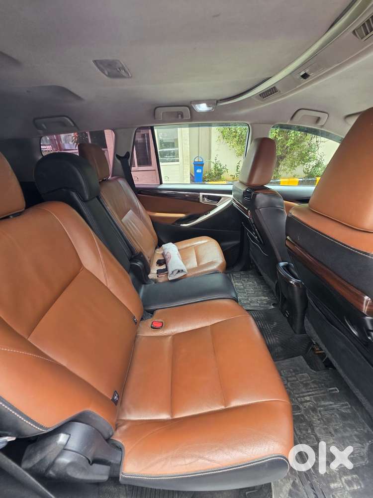 Toyota Innova Crysta 2.8z Automatic, 2016, Diesel