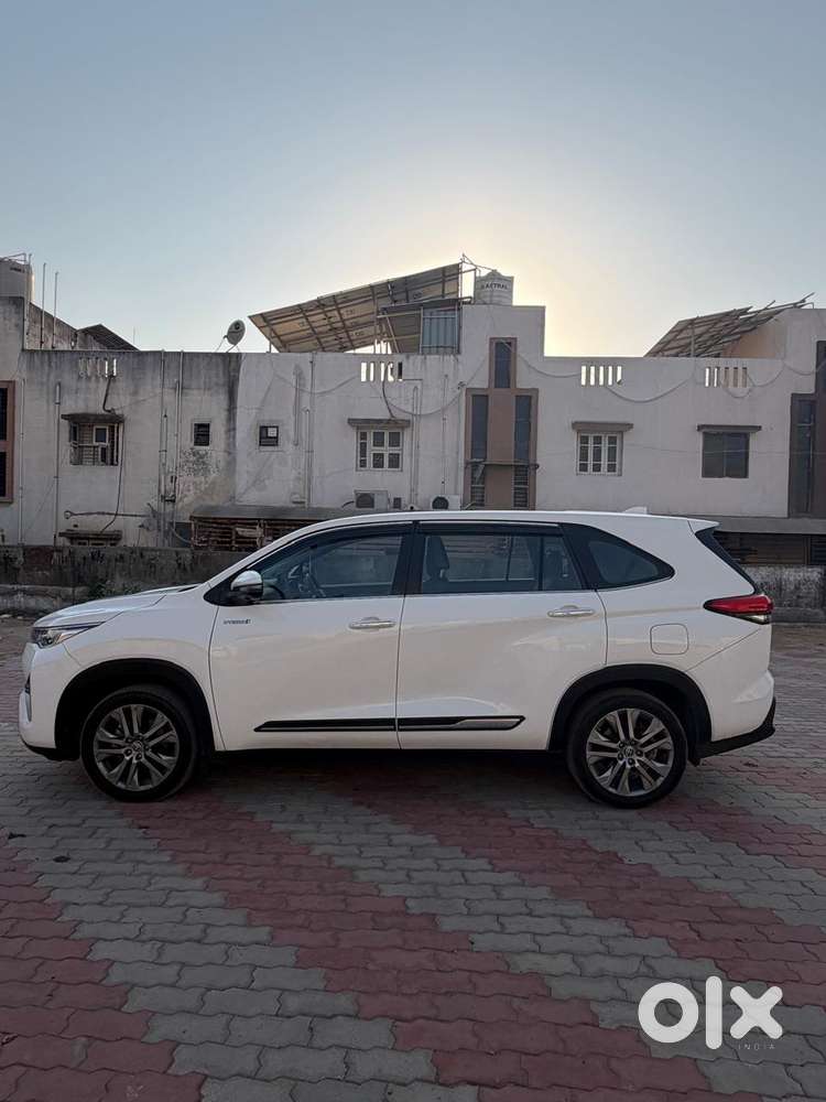 Toyota Innova Hycross 2.0 Zx (o) Hybrid 7 Str, 2023, Petrol