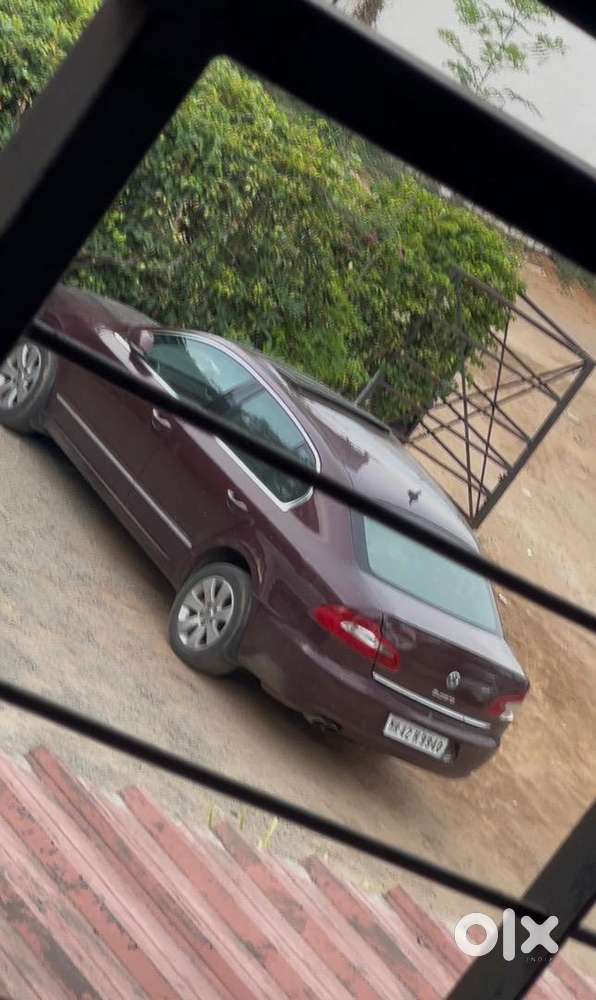 Skoda Superb 2010 Petrol 150000 Km Driven