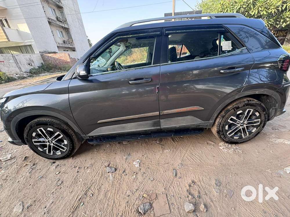 Hyundai Venue Automatic Petrol Feb 2025 Model