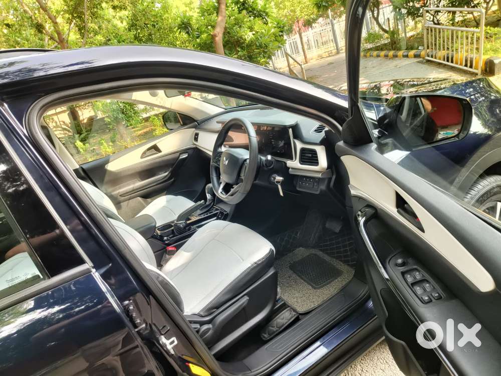 Mahindra Xuv700 2.2 Ax 5 Diesel At 7 Str, 2023, Diesel