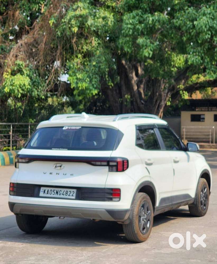 Hyundai Venue 1.2 S (o), 2023, Petrol
