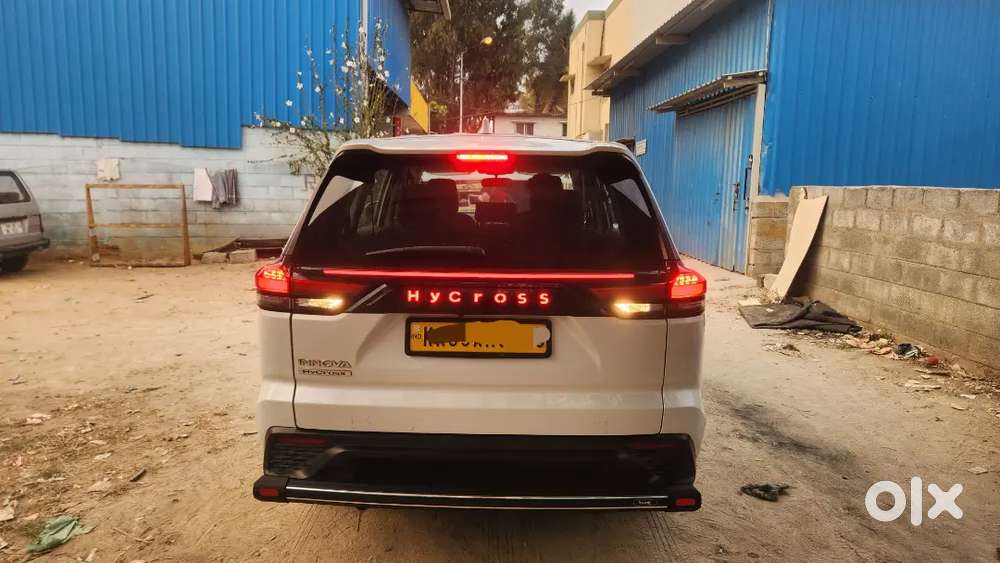 Toyota Innova Hycross 2023 Petrol 70000 Km Driven