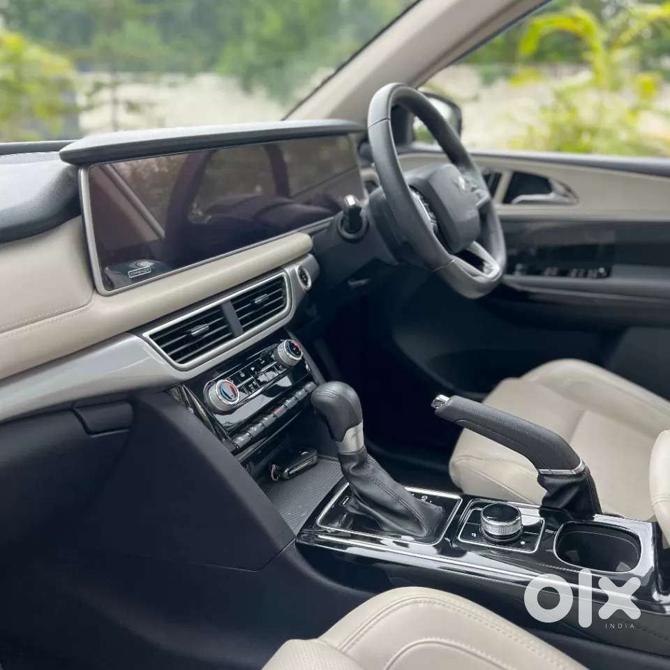 Mahindra Xuv700 2.2 Ax 7 Diesel At Str, 2022, Diesel