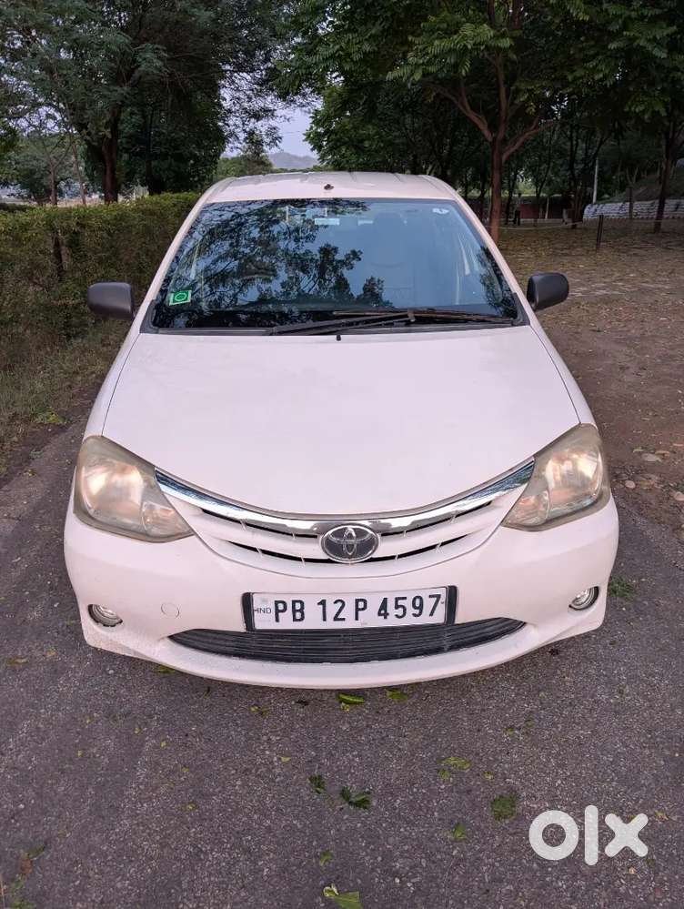 Toyota Etios Cross 2012