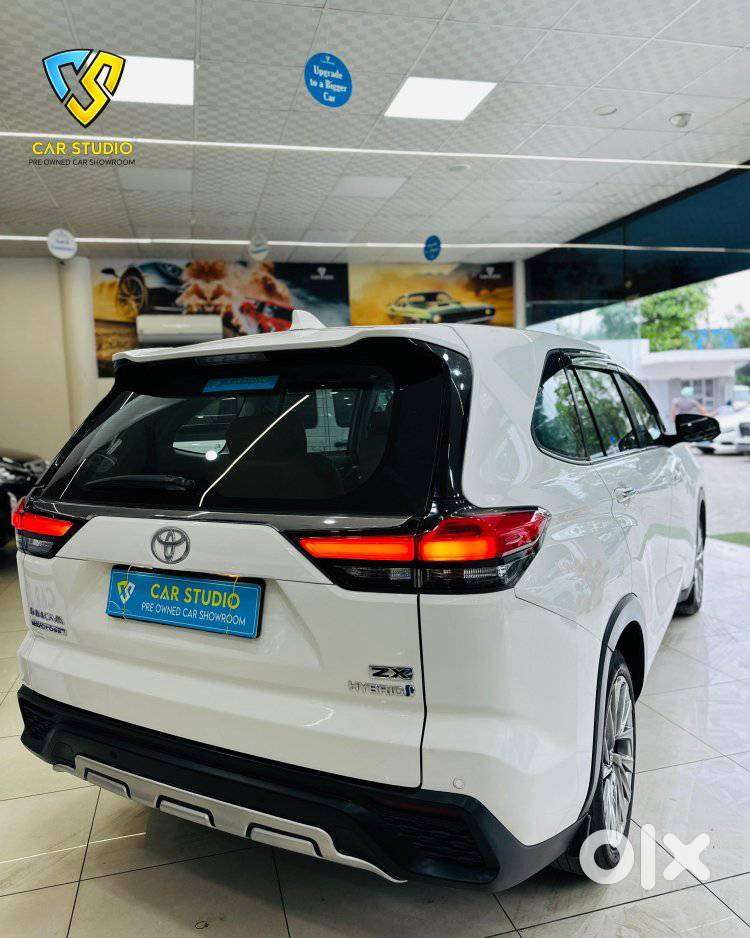 Toyota Innova Hycross 2.0 Zx (o) Hybrid 7 Str, 2024