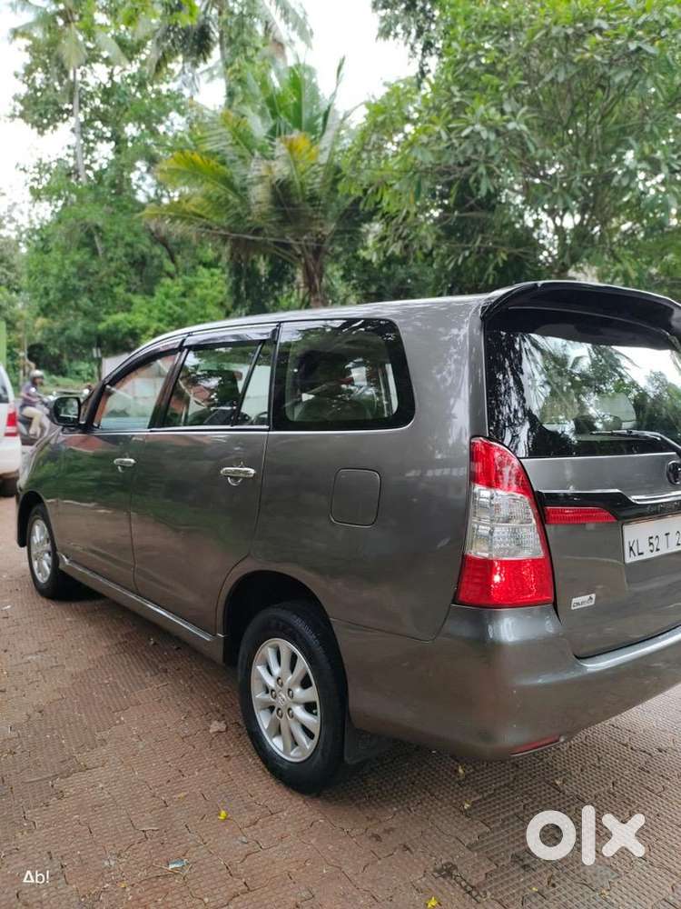 Toyota Innova 2014