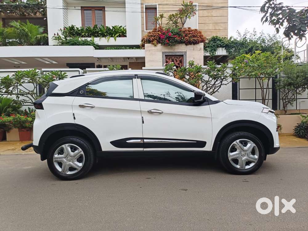 Tata Nexon Smart Plus1.2 Revotron Petrol 5 Mt, 2024, Petrol
