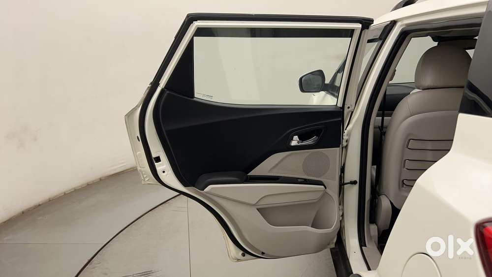 Mahindra Xuv300 W8 (o) 1.5 Diesel Amt, 2020, Diesel