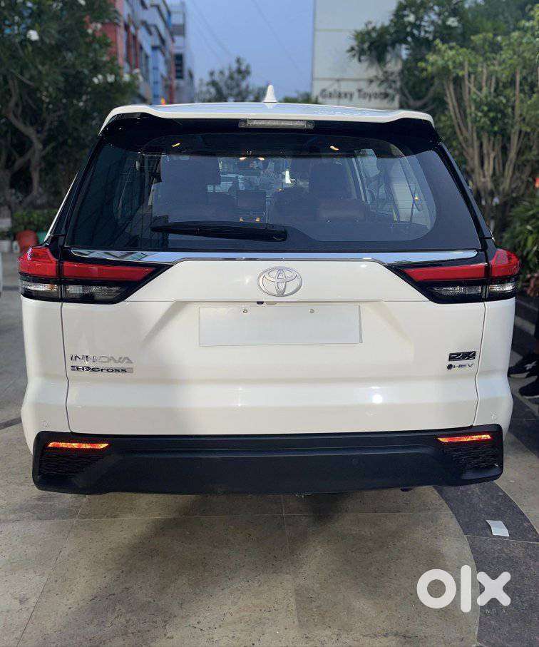 Toyota Innova Hycross 2.0 Zx (o) Hybrid 7 Str, 2025, Petrol